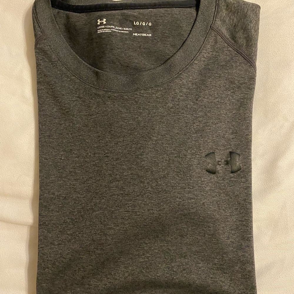 UNDER ARMOR BLACK ATHLETIC SHIRT! NEVER BEEN WORN! ONLY TRIED ON ONCE! 🔥🔥🔥